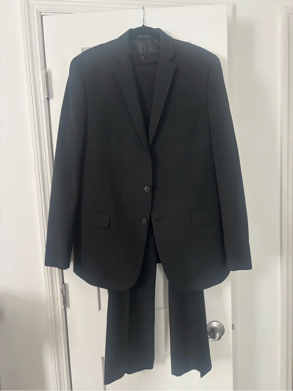 Beautiful Van Heusen Black Classic Two-Button Suit Jacket 46R/Trousers 34W x 32L